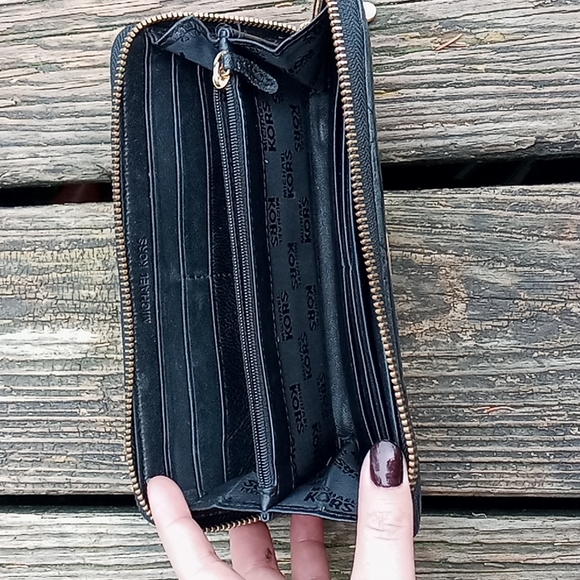 Michael kors wallet - Picture 4 of 7